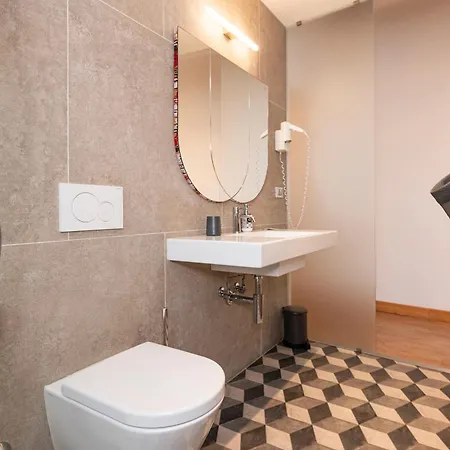 La Fermata Del Viandante * Trieste